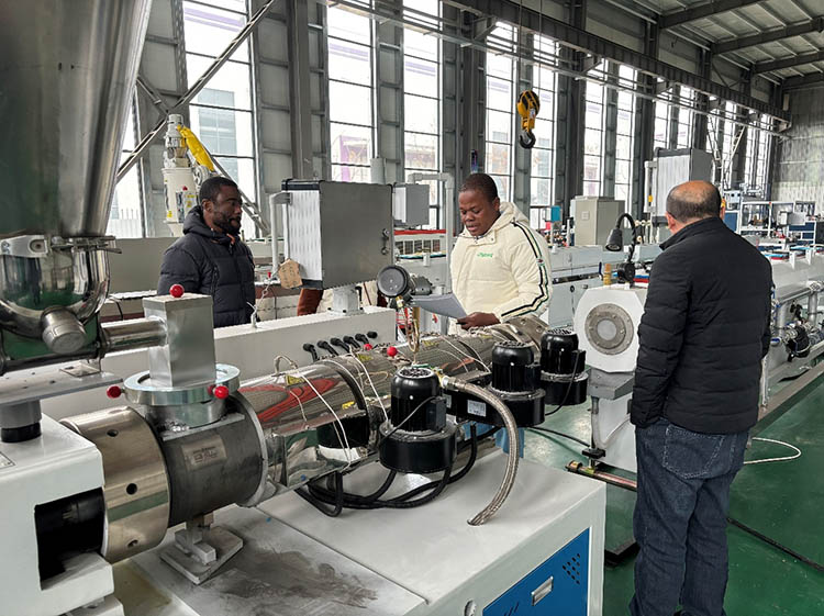 Customer from Benin visiting our factory