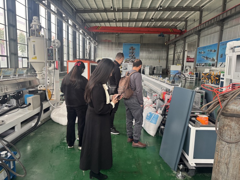 Two Groups of Customers Visited on October 20 to See New Production Lines